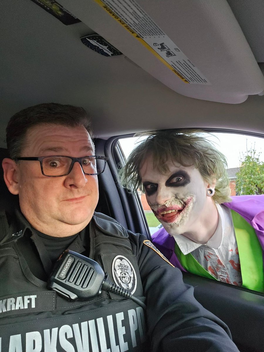 JOHNLEVIMILLER's tweet photo. Halloween 2023, we have some photos to share! Thank you for a safe Halloween season Clarksville. #yourClarksvillePD https://t.co/fBI4dWSYaa
