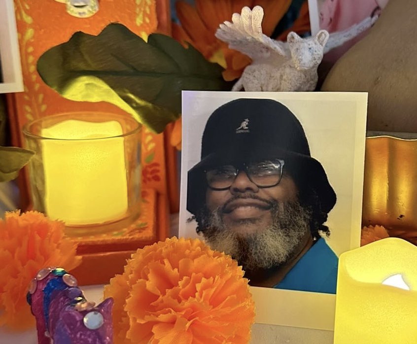 ebonythewriter's tweet photo. i’m sure he’s somewhere in the cosmos smiling at this moment.
another example of community love and support. ❤️
#AllSaintsDay #DiaDeLosMuertos #WhatsGoodWithEbonyChappel #WellConnected #MikeTreez https://t.co/9h2HH9LTGe