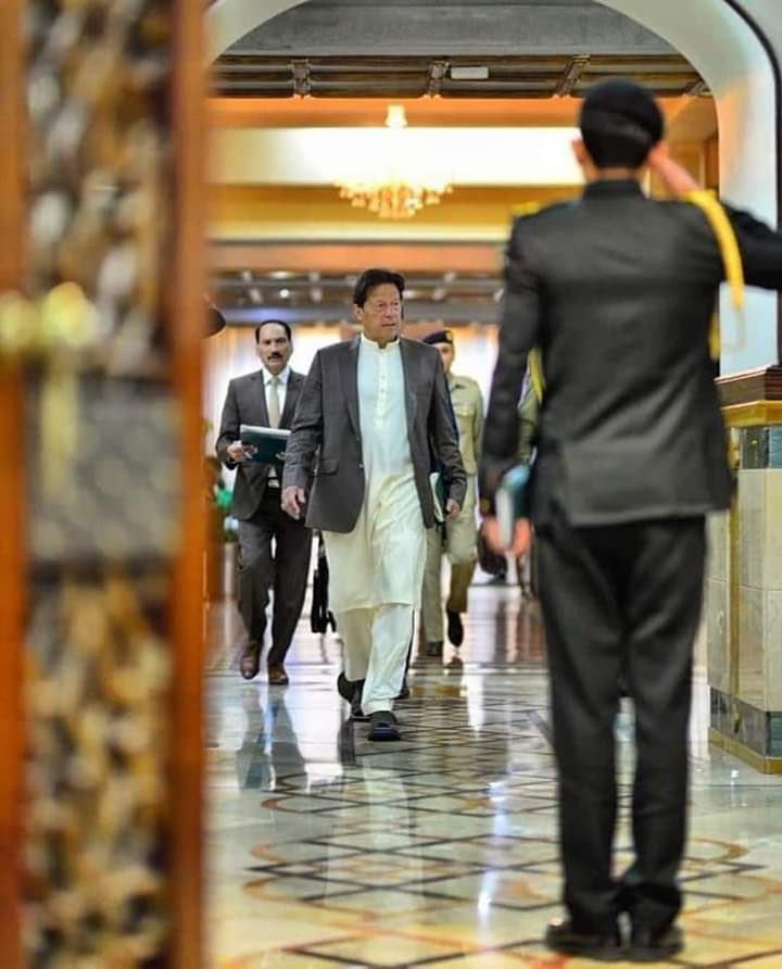 ImranRiazKn's tweet photo. الحَمْدُ ِلله✌
کپتان کے ٹیسٹ بلکل نارمل ہے اور کپتان نے اج بھی روٹین کی ایکسرساٸز کی 
بیرسٹر عمیر نیازی https://t.co/ImqCunUUrh