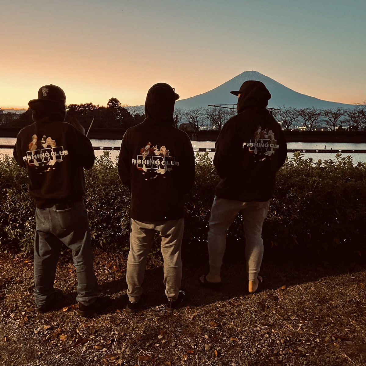 OwnerTOKKY's tweet photo. 今日は伊古の里の予定でしたが、予定を変更して初めての東山湖にHOOKの仲間達と😎

Bパールがない人には人権がない釣りとなりましたが、スプーンでもよく釣れてくれて楽しかったー！

Bパール買いに行かないとかな、、、CTカノマは絶対買う。

これがよく見る富士山🗻

#krtfishingclub https://t.co/LDHXwv0rf1