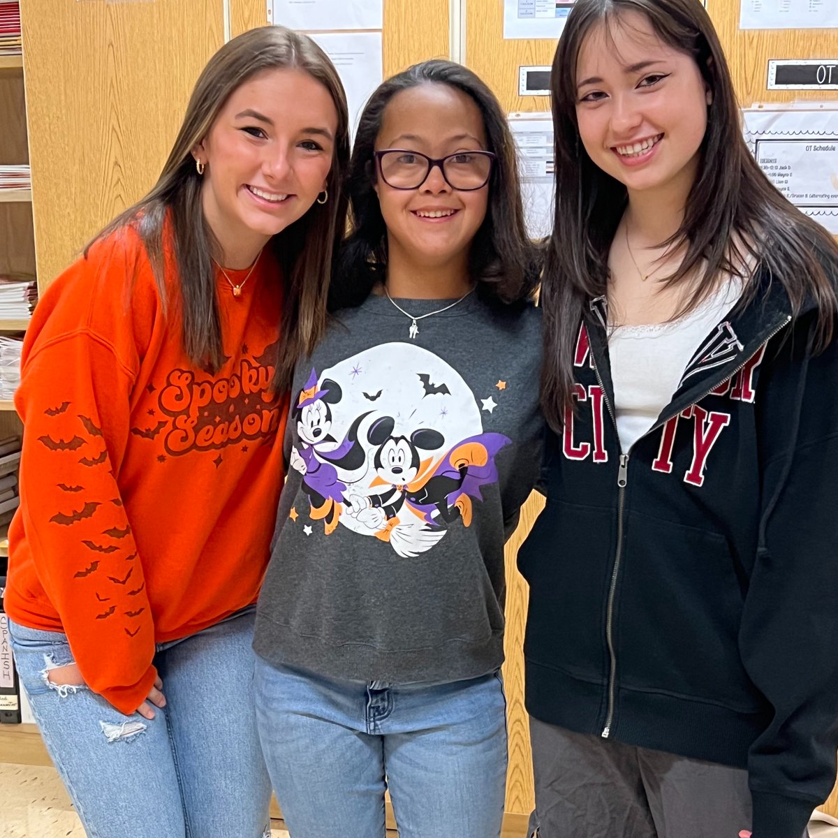 Hampton_Talbots's tweet photo. Students had a blast during the HHS Best Buddies Club's Halloween Breakfast on Tuesday! 🎃 #TalbotsTogether https://t.co/g3nJNUnwFS