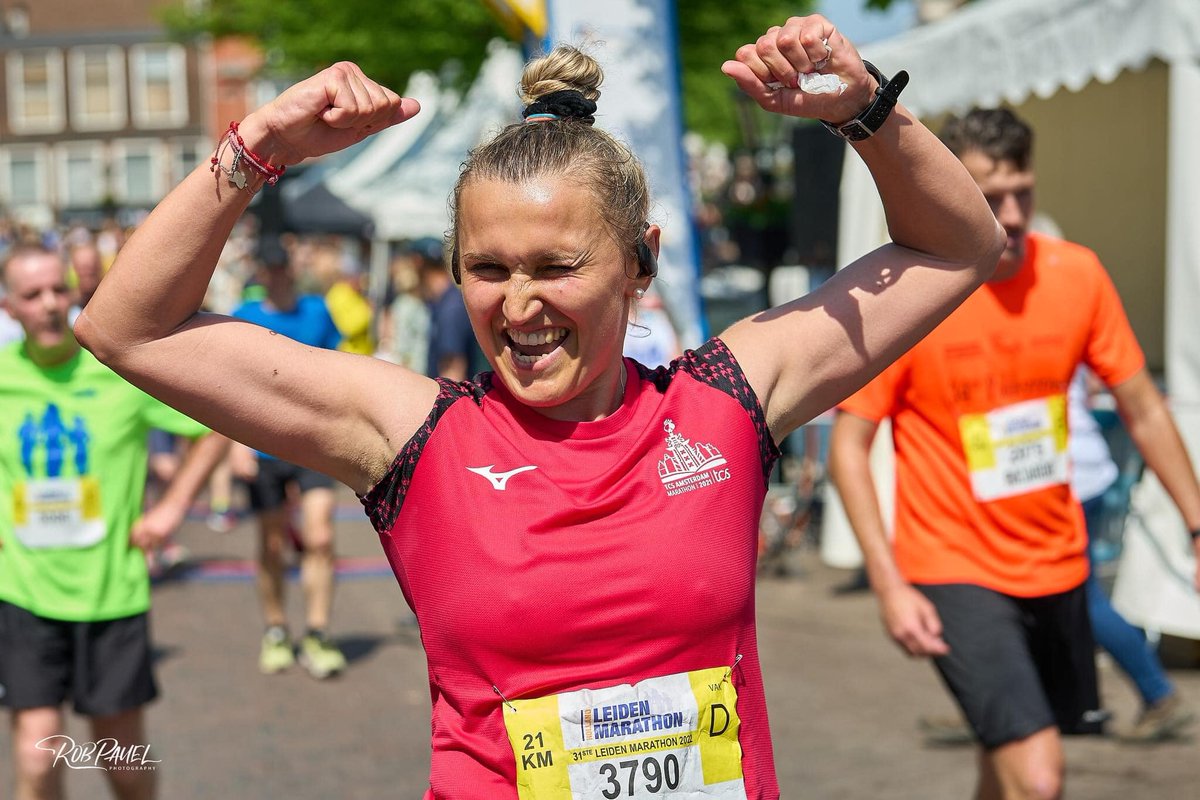 De inschrijving voor de 33e Leiden Marathon is open. Of je nu een snelle atleet, serieuze hardloper, relaxte jogger, power walker of gewoon genietende wandelaar bent, zet die stap naar het ultieme moment van de medaille omgehangen krijgen. Schrijf je in: marathon.nl