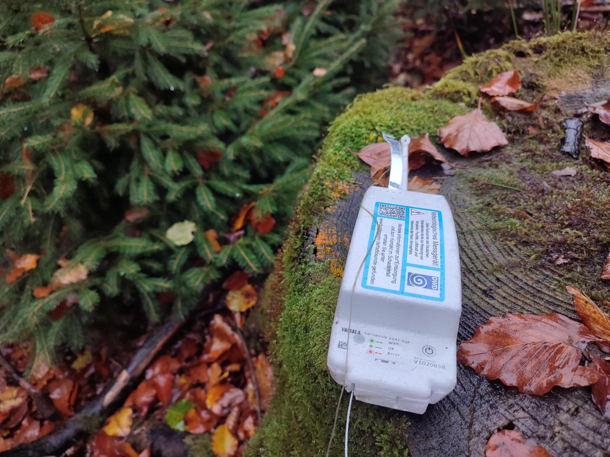 Wie mal eine Wettersonde aus dem Baum gezogen :) #radiosonde wettersonde.net/map.php?sonde=…
