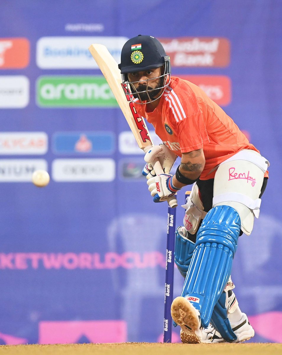 AbuHanzalla's tweet photo. Ian Bishop said - What Ronaldo and Messi for Football, What LeBron James is for Basketball .Virat Kohli is to Cricket, Virat has the Global fan following. (Star Sports)
#GOAT𓃵 #ViratKohli #slvsindia #CricketWorldCup2023 https://t.co/7A1ZwM9Htj