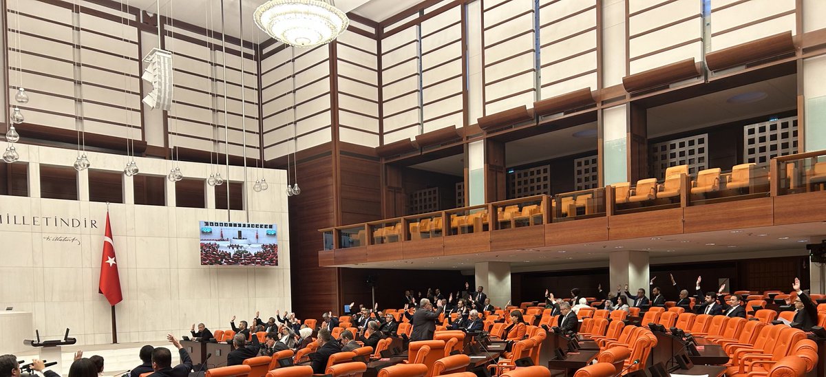 Aydın’da asansör faciası yüzünden hayatını kaybeden üniversite öğrencisinin ardından; CHP tarafından verilen #KYK yurtlarındaki sağlık ve can güvenliği sorunlarının araştırılması önergesi, AKP ve MHP milletvekilleri tarafından maalesef reddedildi. #OkumayaGeldikÖlmeyeDeğil