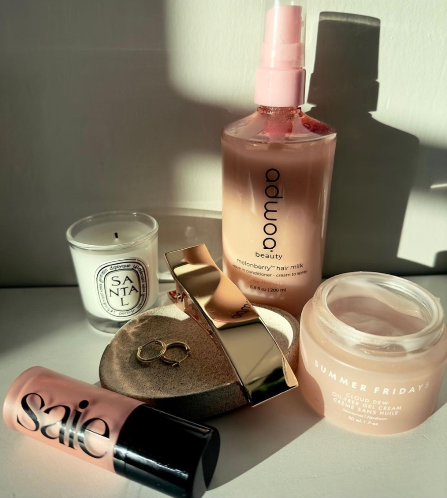 adwoa beauty (@adwoabeautyllc) on Twitter photo on wednesdays, we wear pink... and we wear it many different ways! 🥰 comment below your favorite beauty item that's pink! 💄 we think you may know ours already 😋
📸: <a href="/houseofdew/">Krystle Elkins</a> on wednesdays, we wear pink... and we wear it many different ways! 🥰 comment below your favorite beauty item that's pink! 💄 we think you may know ours already 😋
📸: <a href="/houseofdew/">Krystle Elkins</a>