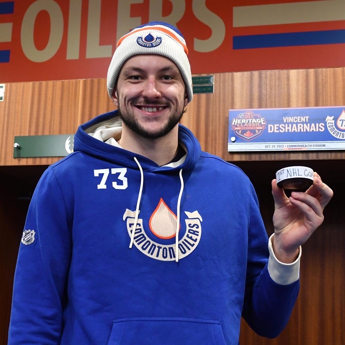 Scoring your first @NHL goal in the #HeritageClassic 🤩

Congrats to #AHLGrad Vincent Desharnais!