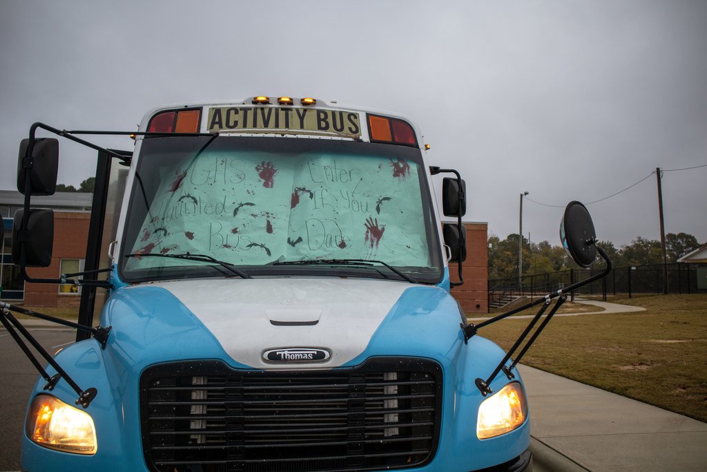 GHS_Cougars's tweet photo. GHS Haunted Bus 👻🎃👻
-
#teamworkmakesthedreamwork💯 #cougarpride #goldsborohigh #ghs #ghscougars #ghscougar #highschoolevents #goldsborohappenings #wayecountypublicschools #hauntedbus #goldsborotrunkortreat https://t.co/AoqfRGfIYR
