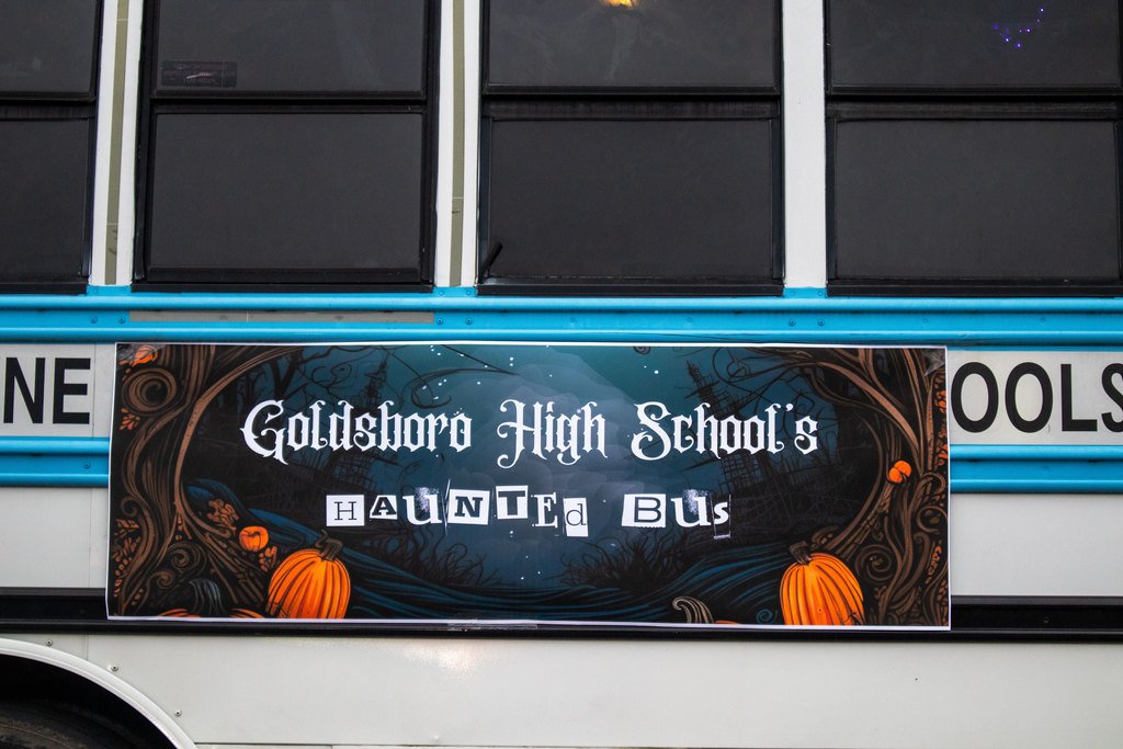 GHS_Cougars's tweet photo. GHS Haunted Bus 👻🎃👻
-
#teamworkmakesthedreamwork💯 #cougarpride #goldsborohigh #ghs #ghscougars #ghscougar #highschoolevents #goldsborohappenings #wayecountypublicschools #hauntedbus #goldsborotrunkortreat https://t.co/AoqfRGfIYR