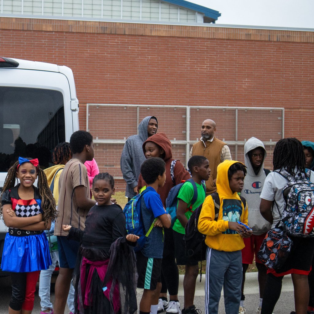GHS_Cougars's tweet photo. GHS Haunted Bus 👻🎃👻
-
#teamworkmakesthedreamwork💯 #cougarpride #goldsborohigh #ghs #ghscougars #ghscougar #highschoolevents #goldsborohappenings #wayecountypublicschools #hauntedbus #goldsborotrunkortreat https://t.co/AoqfRGfIYR
