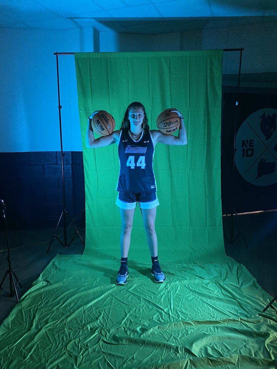 AddieSullivan44's tweet photo. BIG thank you to @CoachKate_Lynch, Coach Hiriak and the team! Had an amazing visit @SCSU_WBB! #Wingsup https://t.co/aMboxDG52V