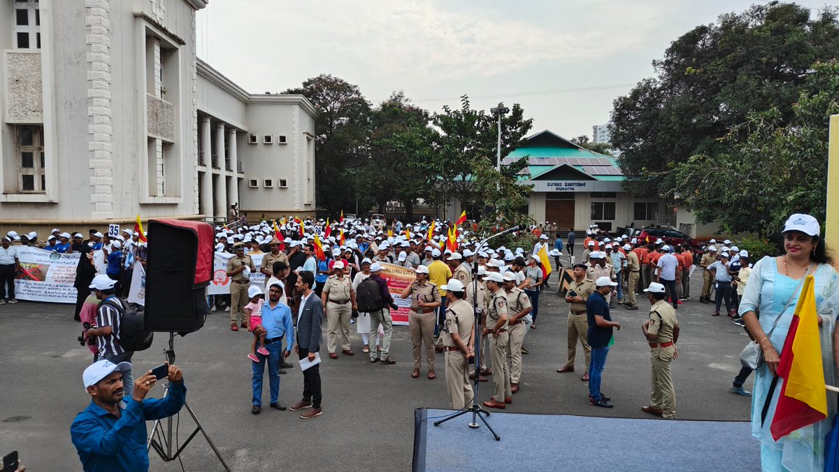 SACMangaluru's tweet photo. Our college students participated in the #walkathon conducted by the @compolmlr on the occasion of #KannadaRajyotsava2023 https://t.co/MUBxw4J1OB
