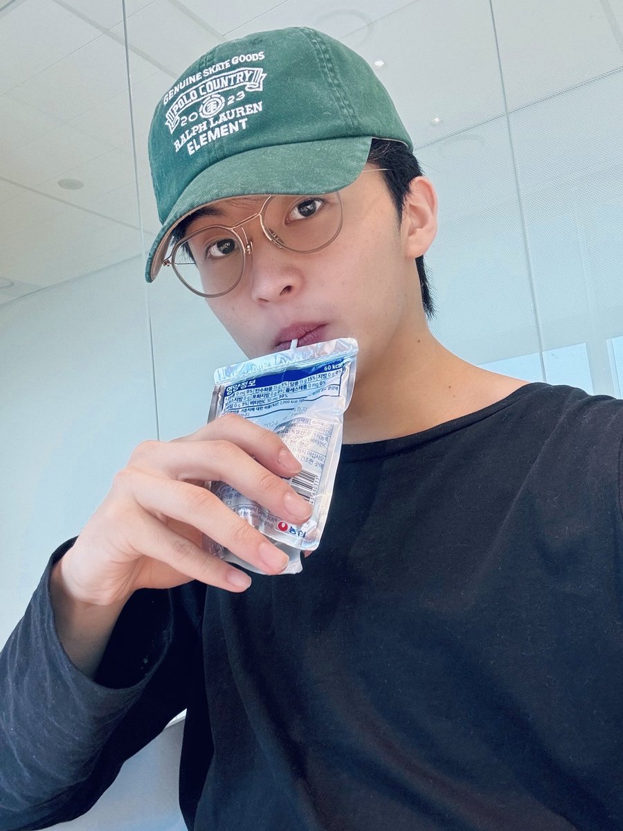 jstmolo's tweet photo. stay hydrated and stay healthy yaa anak keren 🩵 https://t.co/sdKk0R4YFX