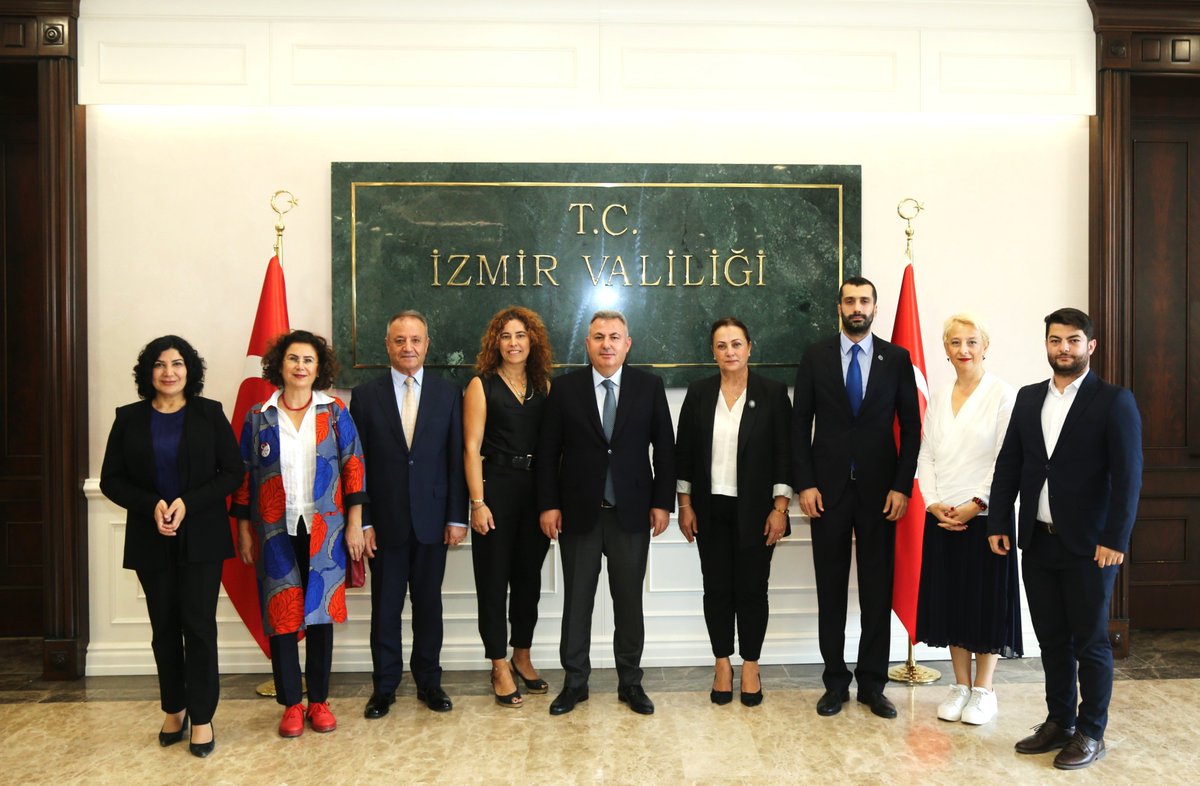 İzmir Kent Konseyi Başkanı Nilay Kökkılınç ve beraberindeki heyet, Valimiz <a href="/drsuleymanelban/">Dr. Süleyman Elban</a>'a hayırlı olsun ziyareti gerçekleştirdi.