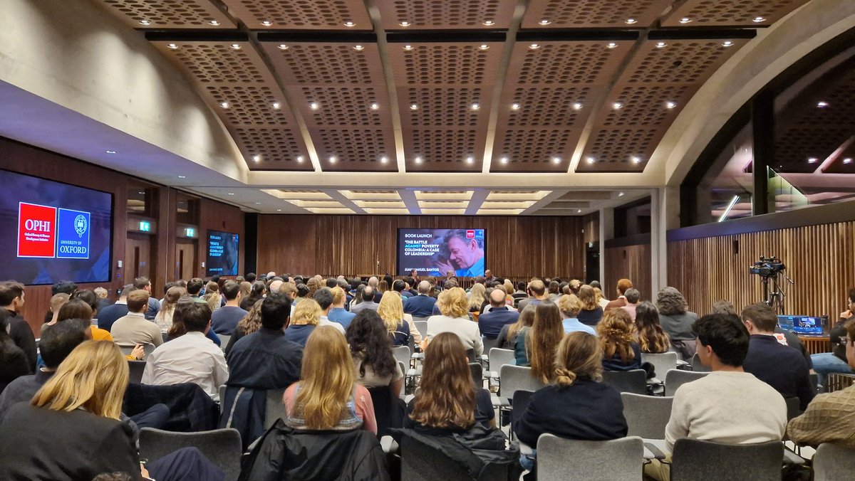 Thank you to everyone who came to the launch of @juanmansantos' 'The Battle Against Poverty'. It was great to hear a thrilling discussion from Santos and @tsheringtobgay about fighting #MultidimensionalPovetry throughout their careers, along with inspiring words from @anita_chae.