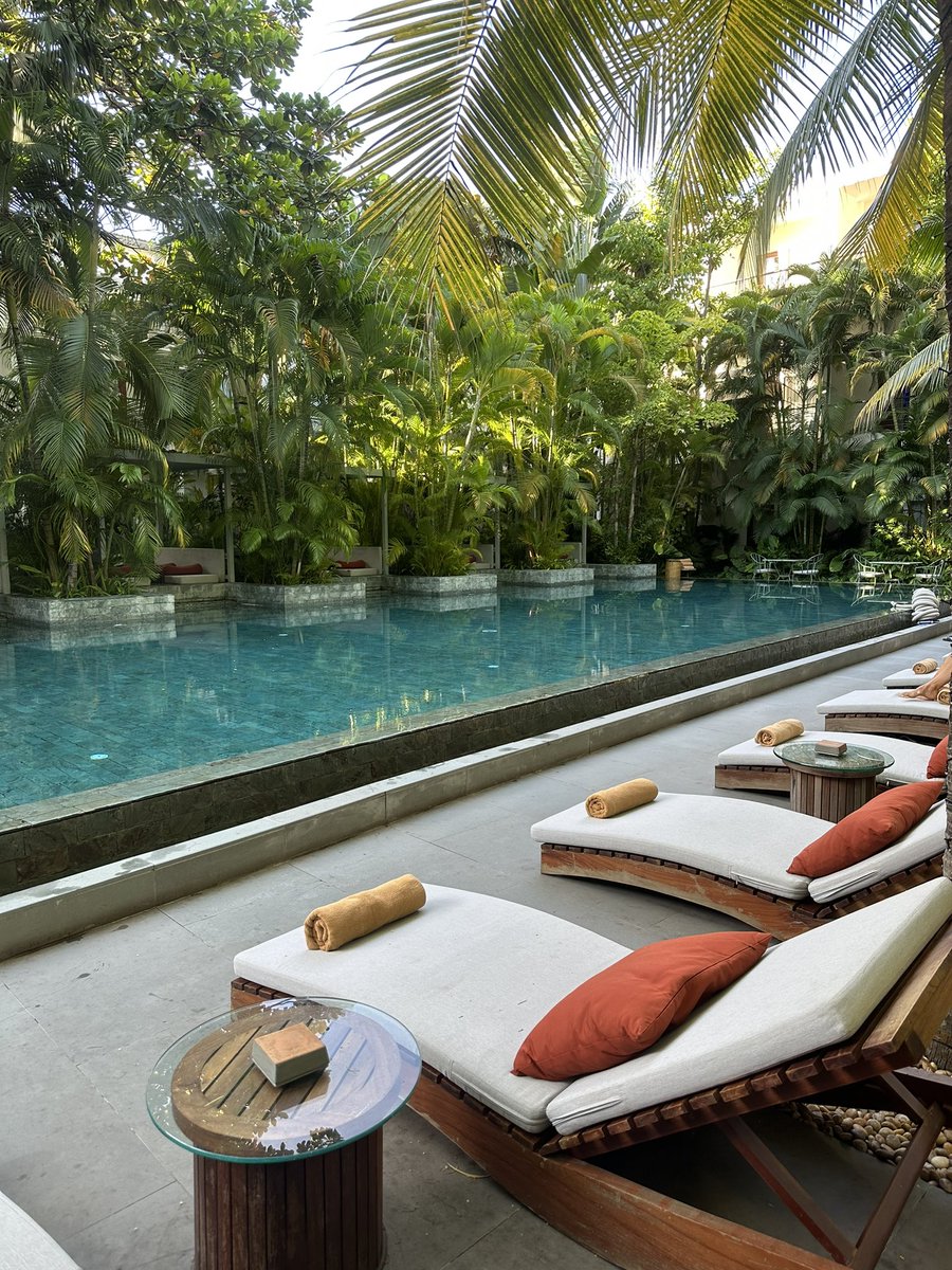 everyhandcp's tweet photo. Day 3 team photo! @CambodiaCSC another full day of operating and time for a quick dip in the pool before dinner  🙌 https://t.co/zzxCAZbWZ8