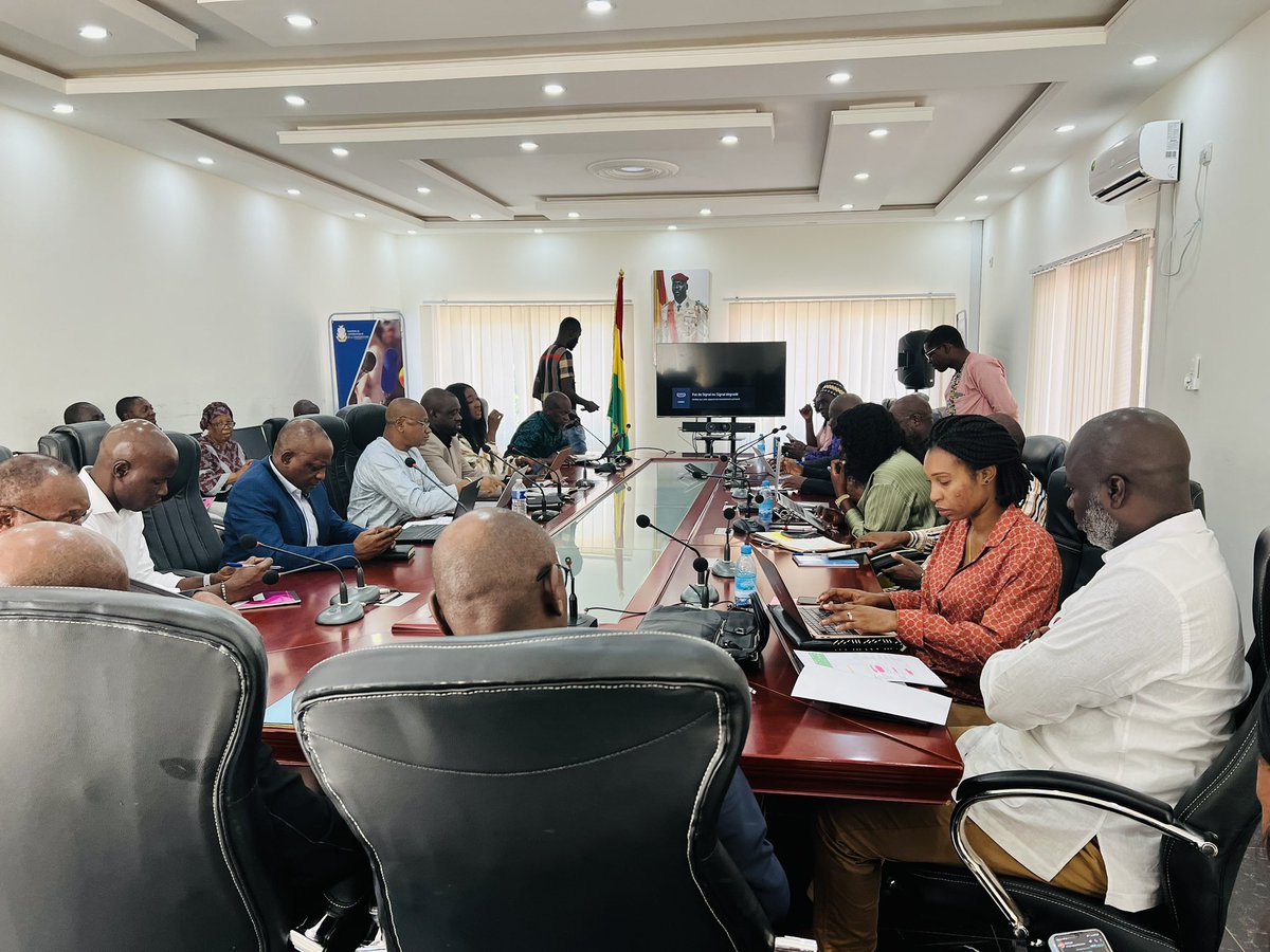 ogpguinee's tweet photo. Travaux préparatoires sur l’évaluation des ministères 

Le Directeur Général de l’OGP, M. Mandian Sidibé et son Adjoint M. Charles Katty, étaient à la rencontre des DG et DGA relevants du…https://t.co/PnKcuuSHYS https://t.co/xUkfKNTvlL