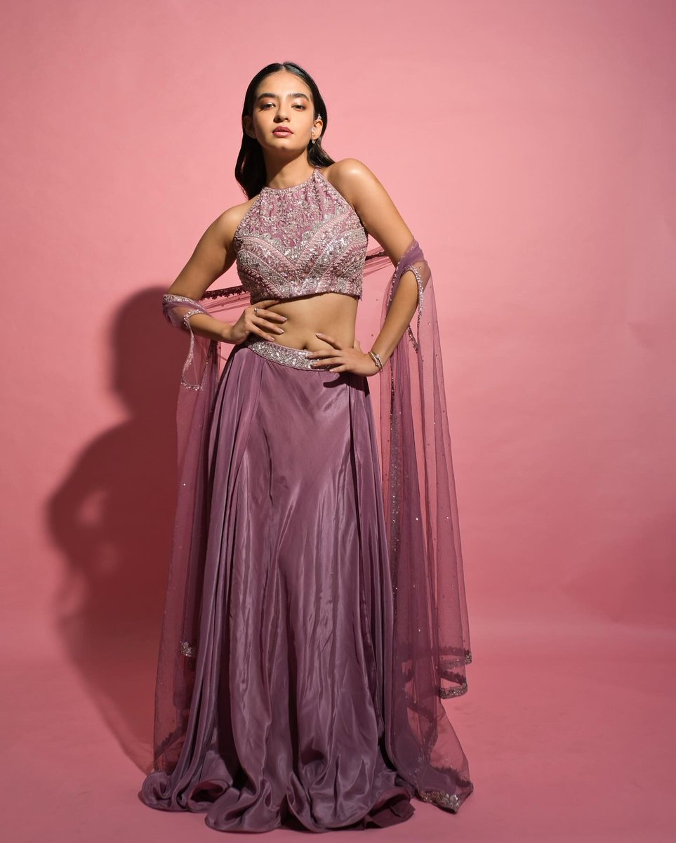 Rami1stFan's tweet photo. This marks the end of thread from mid october 
Hope she continues her fashion game in november

#AnushkaSen #Anushkians #Style #Diva #Fashion #Dress https://t.co/pZuBIDJo1s