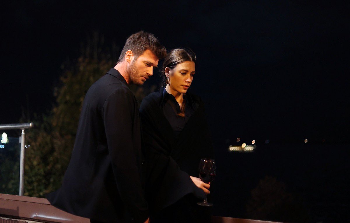 #Aile her hafta izleyicileri heyecan dolu yeni bir bölümle ekran başına toplamaya devam ediyor. 

Dizinin dün akşam yayınlanan 18. bölümü; ABC1 20+’da 4.84 izlenme oranı 12.04 izlenme payı, AB’de 4.33 izlenme oranı 13.07 izlenme payı, Total’de 3.10 izlenme oranı 8.73 izlenme payı