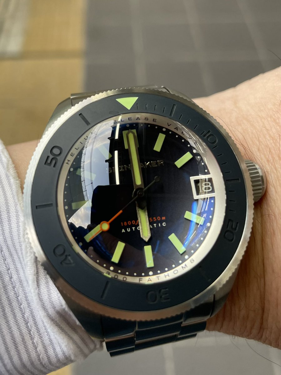 tokei_lover's tweet photo. 円安が止まらないですがSPINNAKERのPICCARD BLACK FRIDAY SALEやってるみたいです。ステンレス45mm厚さ21mmのケースとバブルレンズが存在感たっぷりです。

https://t.co/LsFQZHBqZE

#スピニカー　#スピニカーピカール　#PICCARD #SPINNAKERPICCARD https://t.co/to29ljRtAU
