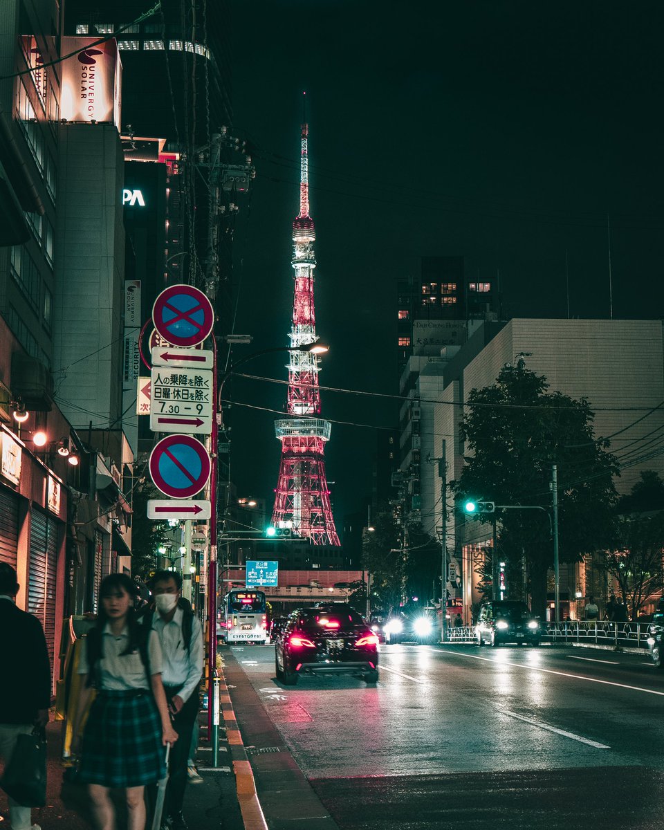 2023 #六本木 から見た東京タワー 

📷LUMIX S5ⅱ

 #japanigram #discovertokyo #japancityblues  #visittokyo #streetshootjapan #tokyostreet  #写真好きな人と繫がりたい　#東京タワー #tokyophotography #lumixphotography #tokyogram #raw_japan #tokyotravel #lumix