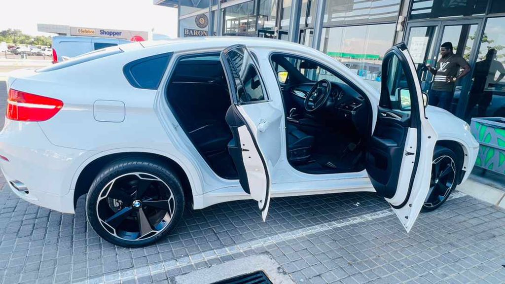 Slax7529's tweet photo. For sale 

Price 180k 

contact +267 78 097 491 for viewing 

RT for awareness https://t.co/R51RfmIfsv