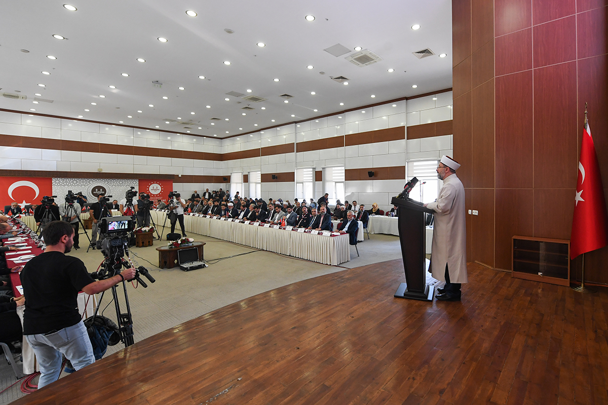 diyanetbasin's tweet photo. Diyanet İşleri Başkanı Prof. Dr. Ali Erbaş, “Siyonizm’i destekleyen firmaların ürünlerinin kararlı ve devamlı bir şekilde boykot edilmesi, zulüm ve zalimle her yönüyle mücadele edilmesi büyük öneme sahiptir” dedi. @DIBAliErbas 
https://t.co/i7R1V4uhY2 https://t.co/fc8DeEzdQm