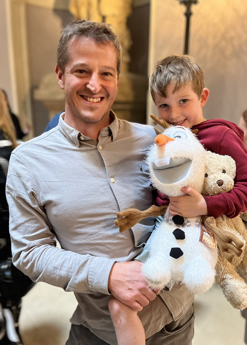 Matt_D_Goodman's tweet photo. Absolutely awesome time in the big smoke watching Frozen โ๏ธ, S Club @sclub ๐ ๐ชฉ & finishing it off with the best steak ๐ฅฉ at Goodmanโs of Mayfair! Fav new phrase โHygeeโ #Frozen #TeamGoodman #GoodmanMayfair #GoodmansOnTour #SClub #Olaf #Hygge #London #WestEnd https://t.co/7fkr3a0MSp