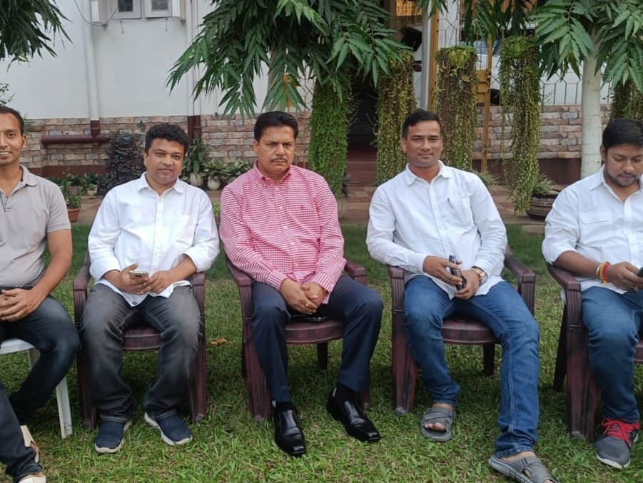 ChoudhuryINC's tweet photo. We the office bearers of @INCAssam meet with our loving leader, President of #AssamPCC Shri @BhupenKBorah dangoria, to greet and to wish him #HappyBirthday on the eve of his birthday and celebrated this special moment along with @DrMousumiBorah1 baidew and others. https://t.co/MauRoR1YxP