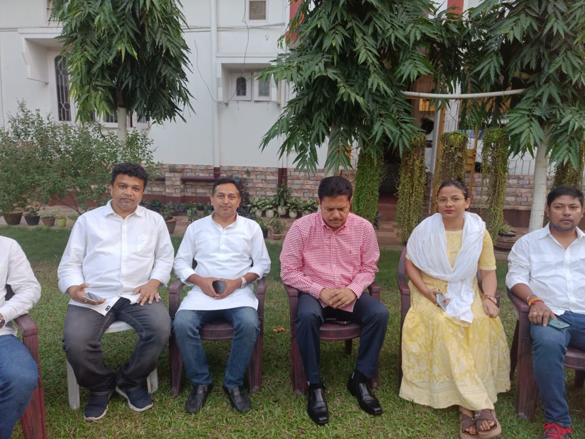 ChoudhuryINC's tweet photo. We the office bearers of @INCAssam meet with our loving leader, President of #AssamPCC Shri @BhupenKBorah dangoria, to greet and to wish him #HappyBirthday on the eve of his birthday and celebrated this special moment along with @DrMousumiBorah1 baidew and others. https://t.co/MauRoR1YxP