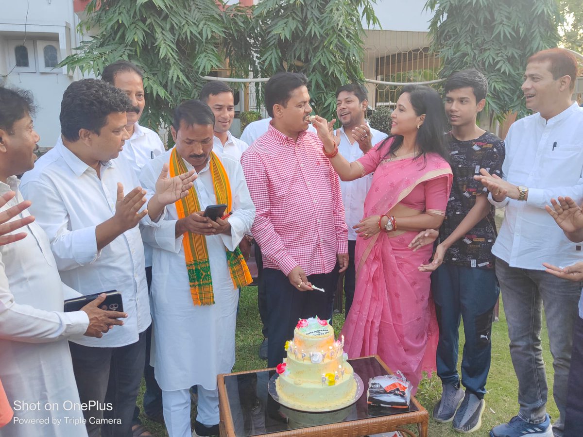 ChoudhuryINC's tweet photo. We the office bearers of @INCAssam meet with our loving leader, President of #AssamPCC Shri @BhupenKBorah dangoria, to greet and to wish him #HappyBirthday on the eve of his birthday and celebrated this special moment along with @DrMousumiBorah1 baidew and others. https://t.co/MauRoR1YxP