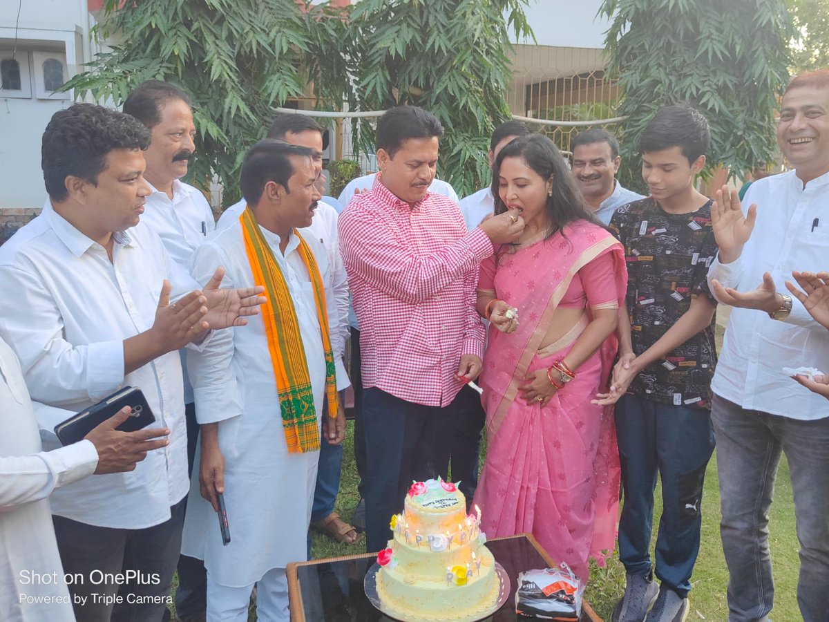 ChoudhuryINC's tweet photo. We the office bearers of @INCAssam meet with our loving leader, President of #AssamPCC Shri @BhupenKBorah dangoria, to greet and to wish him #HappyBirthday on the eve of his birthday and celebrated this special moment along with @DrMousumiBorah1 baidew and others. https://t.co/MauRoR1YxP