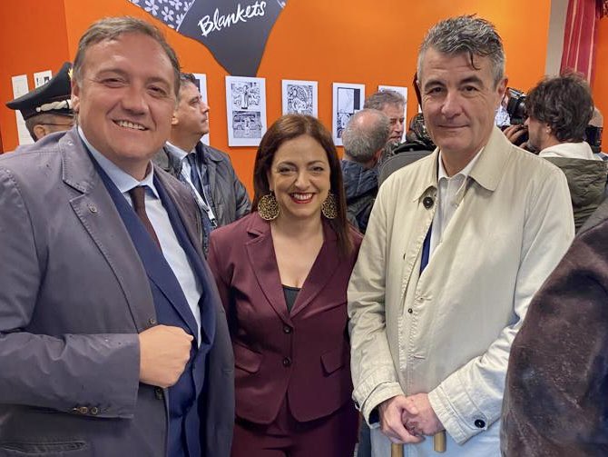 stetobaccelli's tweet photo. In un mondo che si divide, @LuccaCandG celebra l’unità: così Together - tema cui è dedicata la straordinaria edizione che ha inizio oggi - si prepara a ricordare a tutti, artisti e visitatori, che “siamo uno”.

#LCG23 https://t.co/j1tlBmHDbC