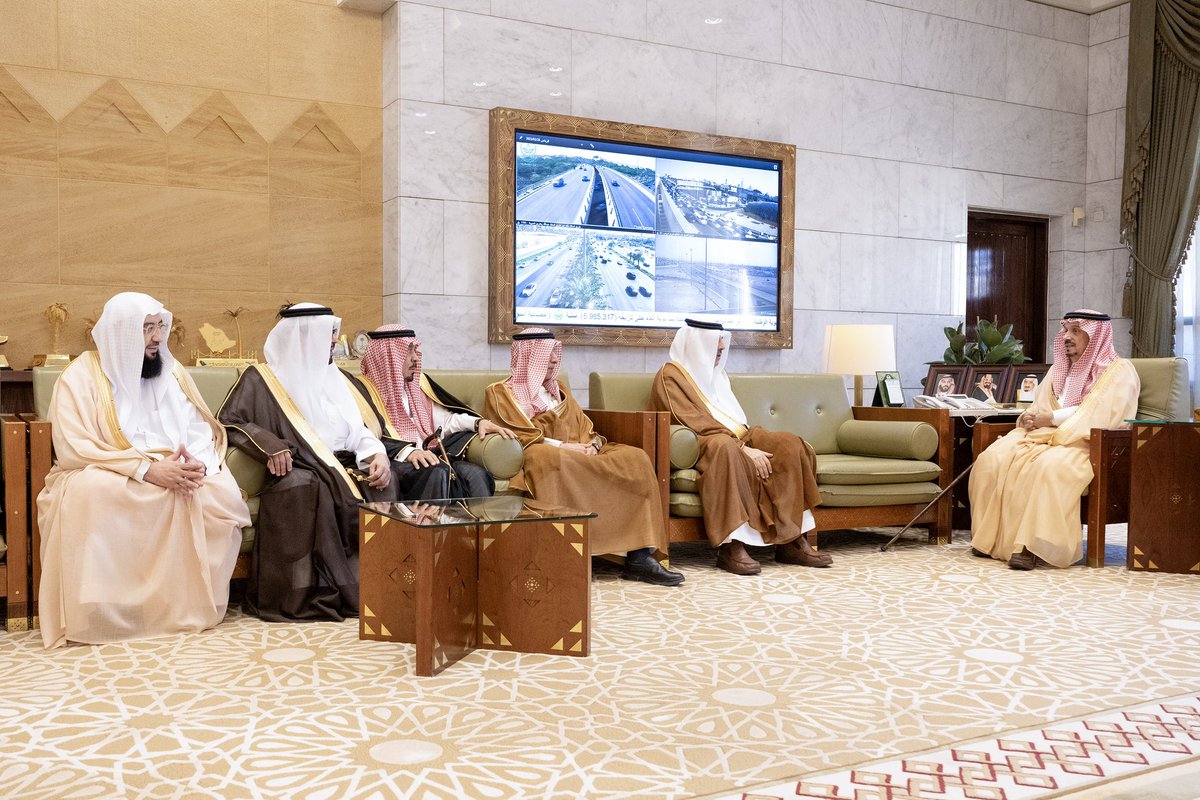 emara_alriyadh's tweet photo. سمو أمير منطقة #الرياض يستقبل رئيس مجلس إدارة جمعية البر بالرياض وأعضاء اللجنة التنفيذية.

https://t.co/7wQXPslmBn

#إمارة_الرياض https://t.co/XrTXMx7j1j