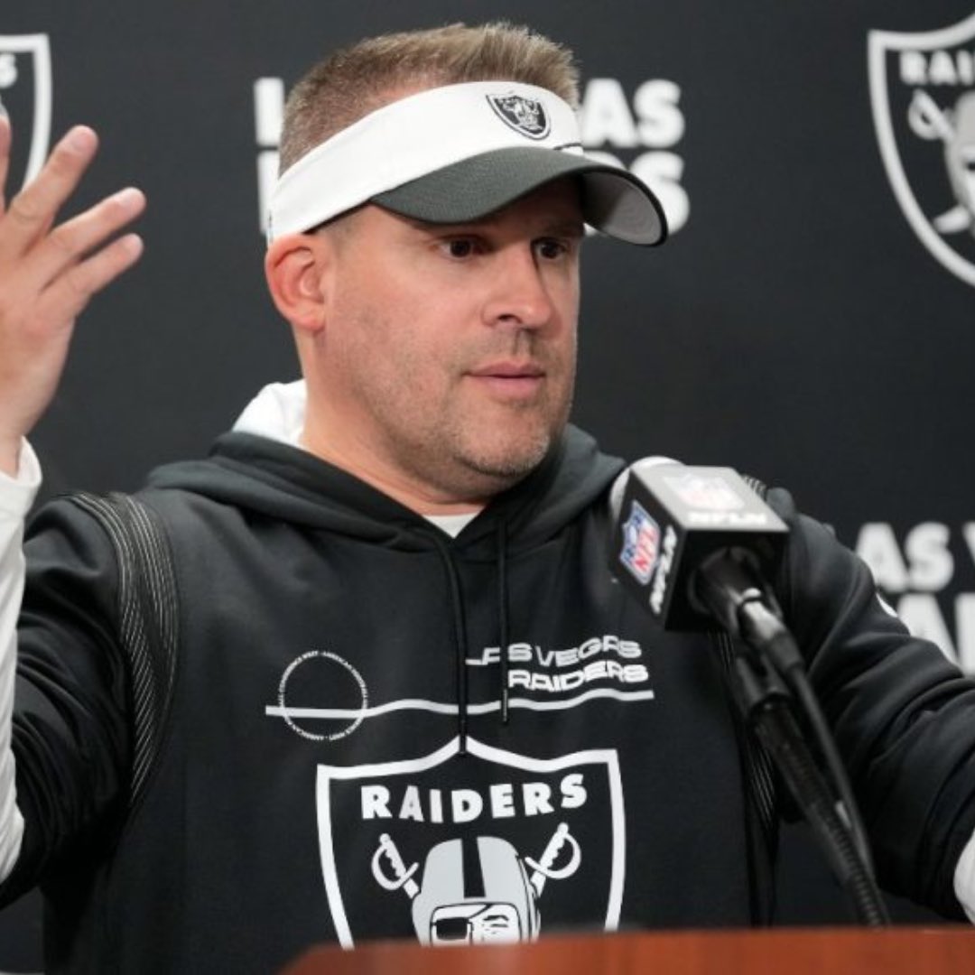 MySportsUpdate's tweet photo. Josh McDaniels lasted longer as #Broncos HC (694 days) than he did as #Raiders HC  (639 days). https://t.co/LXXfXM2feh