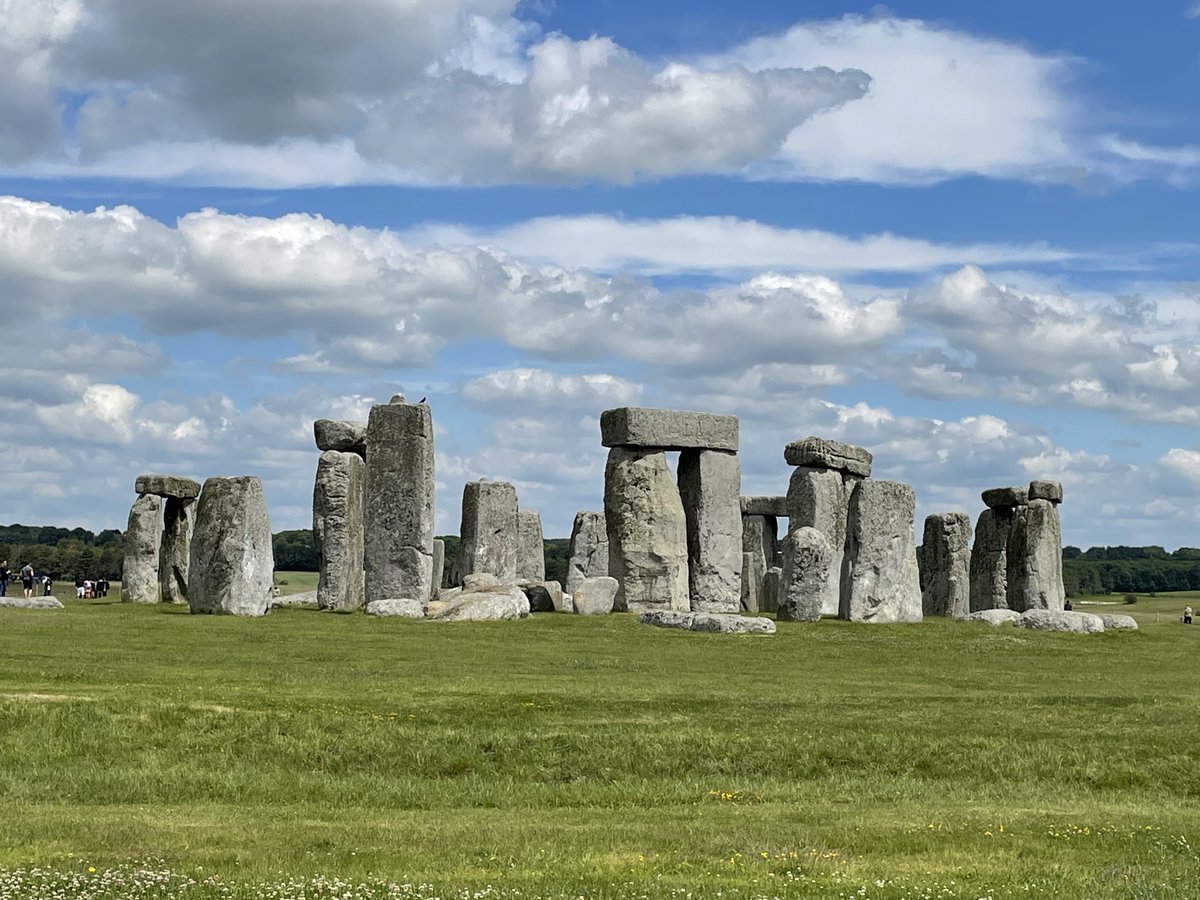 BlackmorePrint's tweet image. 📷  This month's photo from our desk calendar, has been taken of Stonehenge in #Wiltshire by Martin Drake, our Client Services Manager.  

📆  Request our free printed desk calendar here: bit.ly/3AjxvVl 

#BlackmoreCalendarPhotos #carbonbalanced

@EnglishHeritage