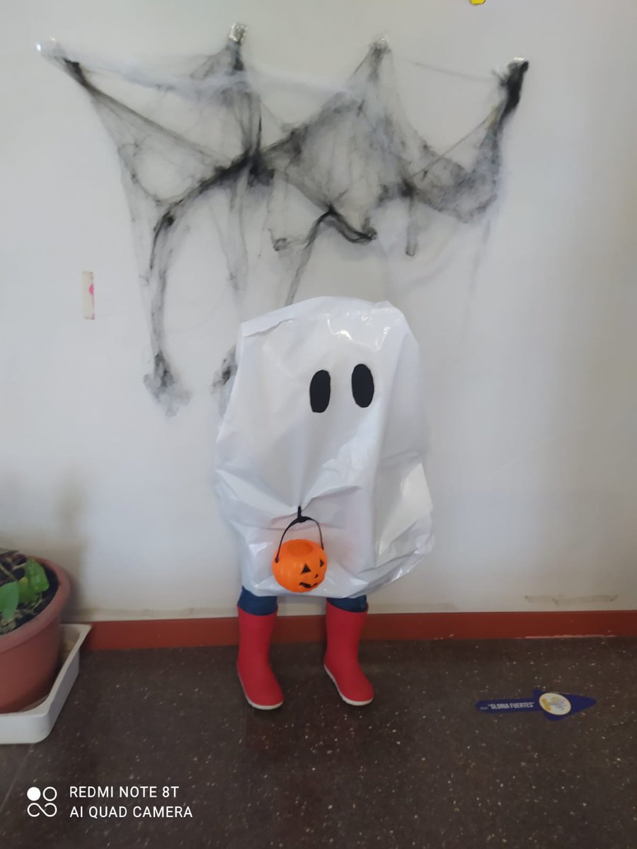 AmpaBulevar's tweet photo. ¡Feliz Halloween 🎃🎃🎃!
Nuestro Colegio Gloria Fuertes  ha celebrado esta actividad ¡terroríficamente divertida! 👻😈 Gracias a todos los miembros de la Junta directiva de la AMPA Bulevar  y a los padres y madres que han colaborado en la decoración y organización❤️ https://t.co/3NaWUcVmNL