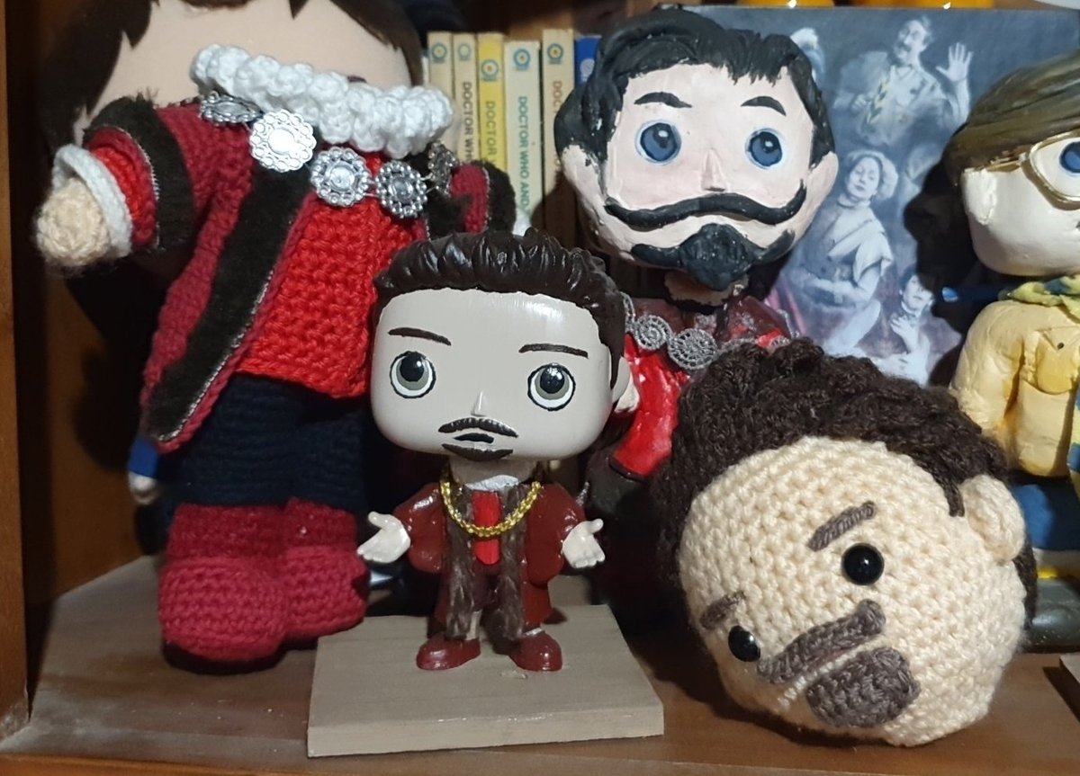 KGesslein's tweet photo. Decided to try cosplaying my fav ghost, everyone I Bumped into Lost their heads!. Along with my collection of paintings from over the years. 😊🥰 @Lazbotron @benwillbond @JimHowick @realmatbaynton @MarthaHD @simonfarnaby #bbcghost #humphreylove https://t.co/KyS1mokKyC