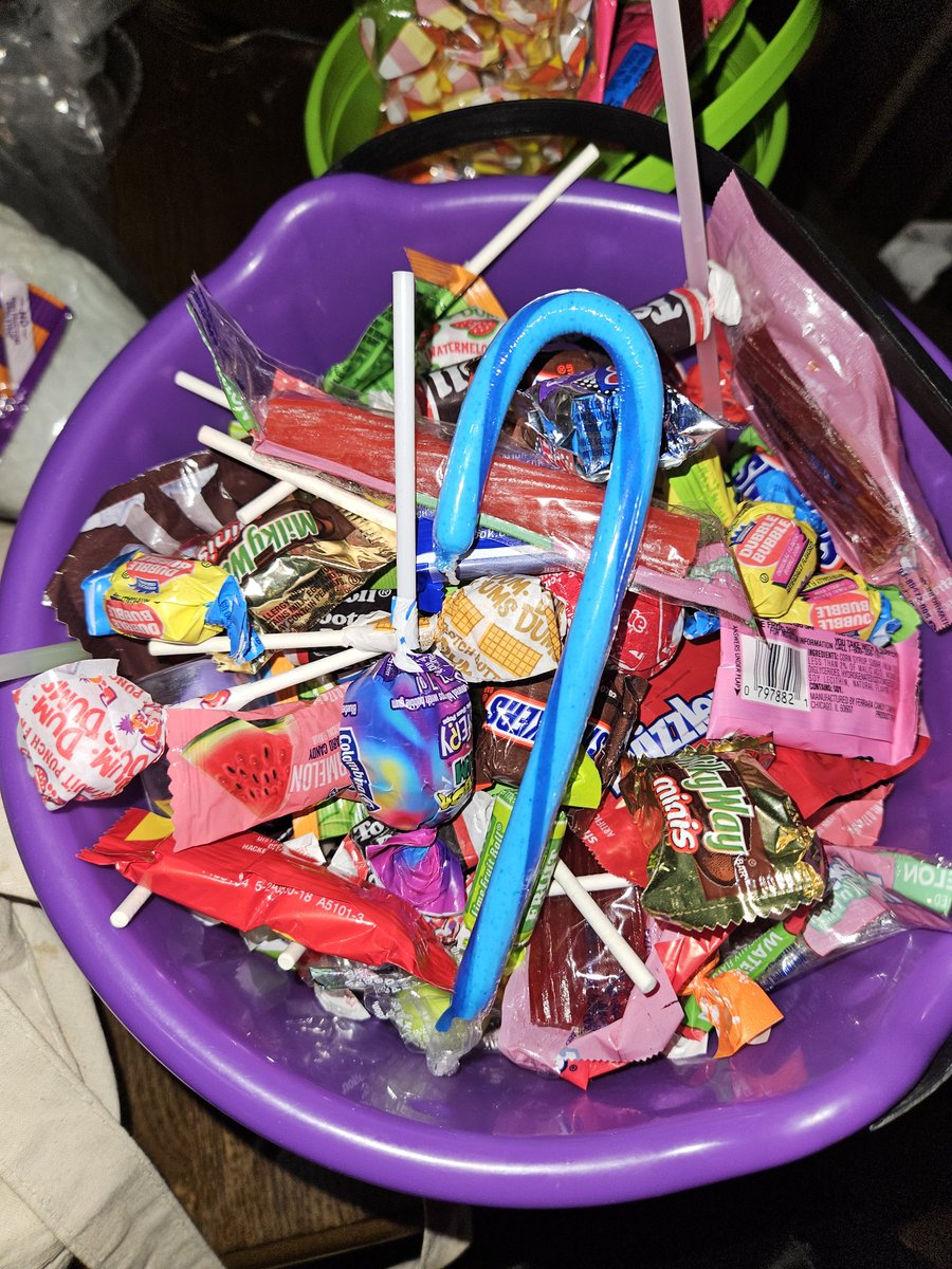 JoshuaAmonds's tweet image. Might have a new leader in the clubhouse for worst Halloween candy. My daughters received candy canes last night.  Maybe should&apos;ve been a #tooloftheweek nominee.  #gth