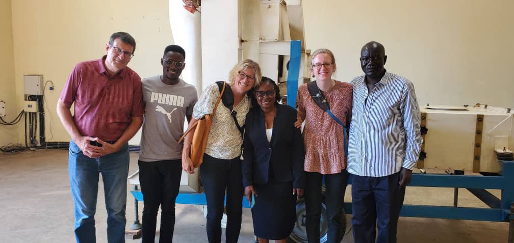 Prem4991Seeds's tweet photo. Grateful to host @PartnersWW at Premier Seeds! Their dedication to using business as a tool to fight poverty is inspiring. We had a fantastic visit to Parabongo, where we witnessed the impact of our work firsthand. Exciting times ahead! https://t.co/Ar4U9pHCGy