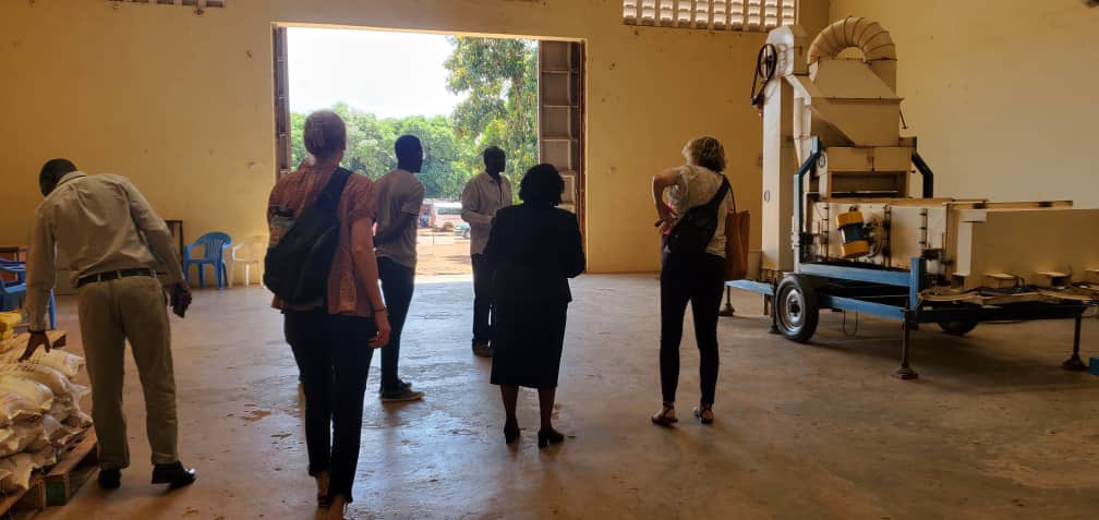 Prem4991Seeds's tweet photo. Grateful to host @PartnersWW at Premier Seeds! Their dedication to using business as a tool to fight poverty is inspiring. We had a fantastic visit to Parabongo, where we witnessed the impact of our work firsthand. Exciting times ahead! https://t.co/Ar4U9pHCGy