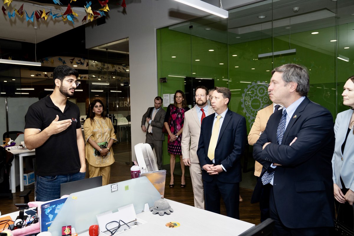 Entrepreneurs are a driving force for innovation and economic growth. DCM Schofer launched the ‘Tabeer’ program with @lifeatlums – a nearly $500,000 investment to empower 15 business innovation hubs across Punjab, fueling incubator development and supercharging 🇵🇰 economy!