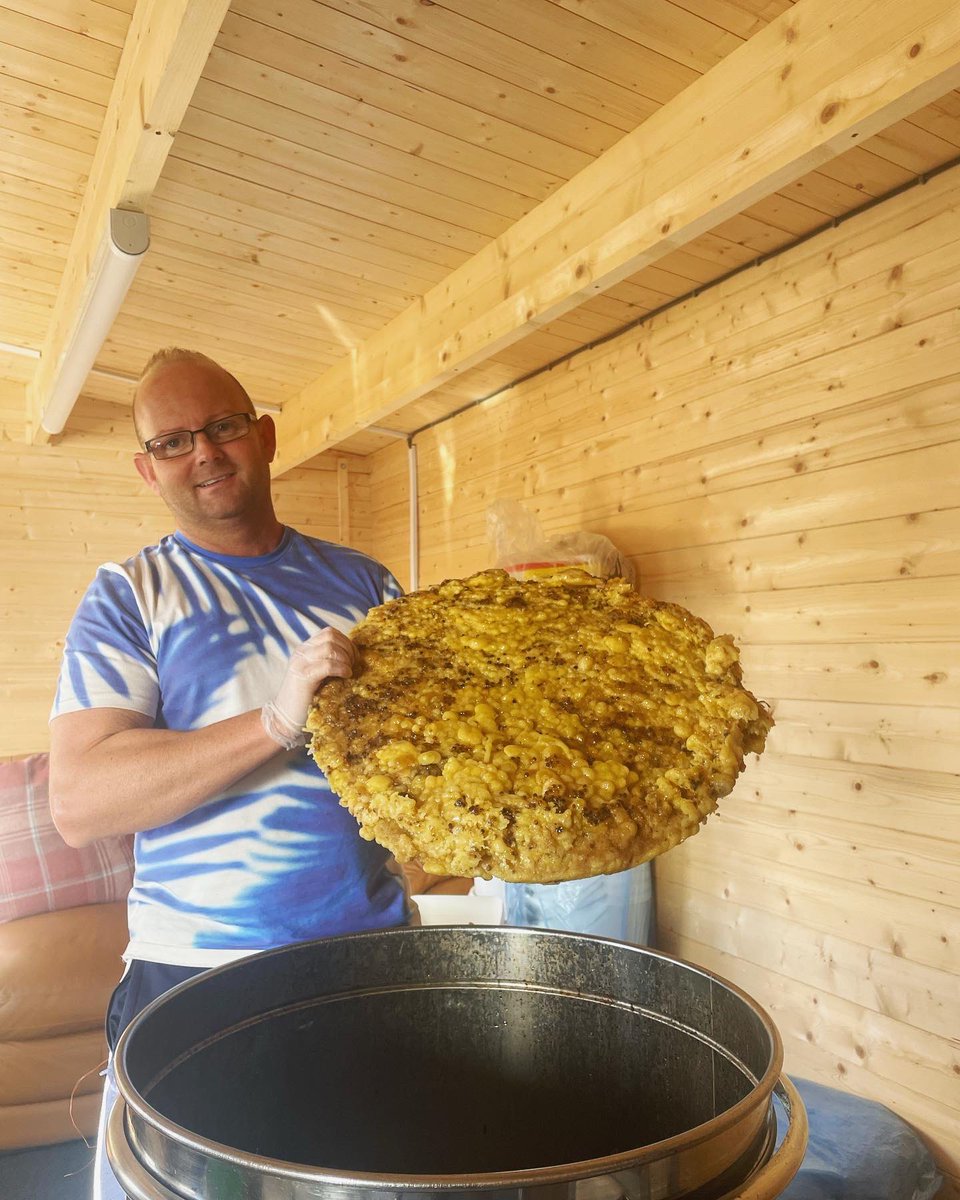 tonyrefailapiar's tweet photo. Happy Wednesday ๐ more beeswax for our Christmas ๐ candles.
#beeswax #beeswaxcandles #wax #bees #honey #natural #honeyscent #cottonwick #beekeeping #beeswaxcandlemaking #wednesday #tonyrefail_apiary #smalllocalbusiness https://t.co/IWK1NyQShE