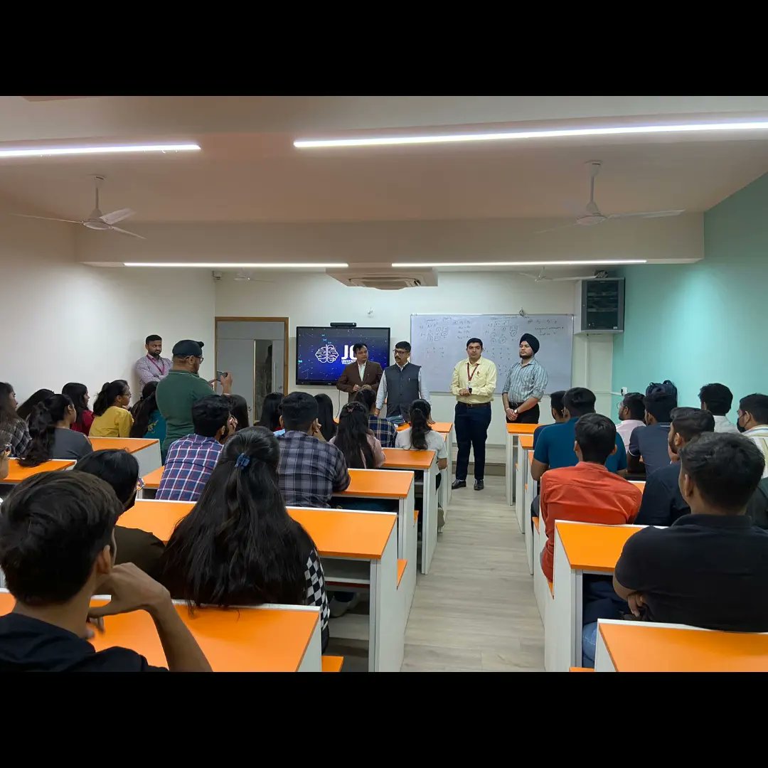 _JGUniversity's tweet photo. JG University hosted an exceptionally informative and captivating expert lecture by Mr. Bhavin Goklani. The lecture centered on harnessing the power of Tally Prime for digital accounting, tailor-made for our first-year https://t.co/6Cm9VYobnl students. https://t.co/exKDiClFQr