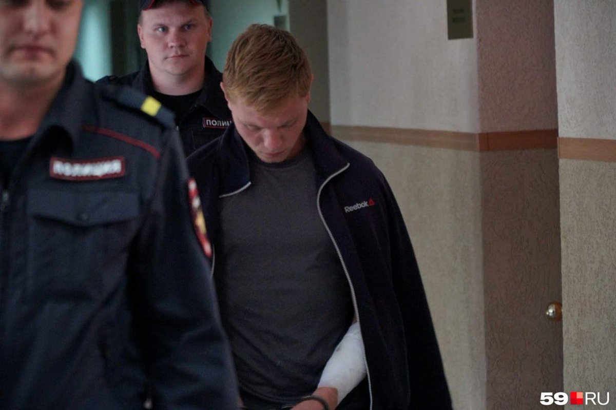 perm36_6's tweet image. 😰 Получивший 20 лет за изнасилование и убийство получил помилование. Он провел в тюрьме несколько месяцев, 2 месяца на фронте, ранение и свободу.

Речь идёт о Артёме Бучине из Чусового, денацификатор изнасиловал и убил 23-летнюю медсестру Татьяну Рекутину.

Теперь герой
➡️Ретвит