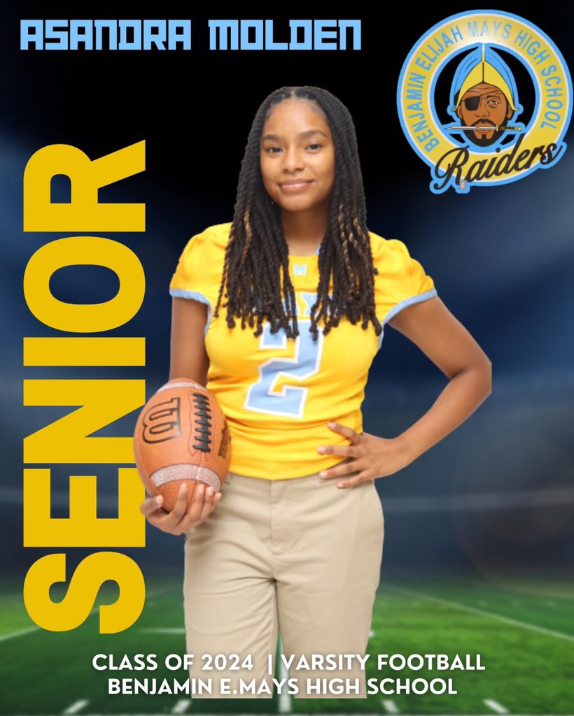 SENIOR WEEK💛🩵 our next trainer up is 

My name is Asandra Molden. This is my second year being a trainer. After I graduate I plan on going to college for Athletic Training