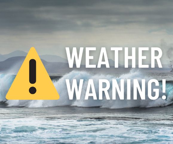 #StormCiarán will bring very strong and damaging winds of up to 85 mph to Dover this evening and throughout Thursday. 💨🌊 For your safety, please stay away from our beaches, piers and promenade during this time. 🚨If in a coastal emergency, call 999 & ask for the Coastguard.