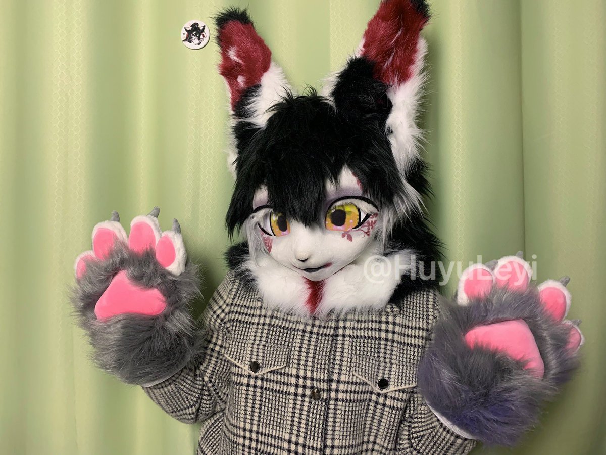 ✨Halloween Special✨

An adorable demon bunny 😈🐰

Price: 1300 + shipping 
【you get a head】

‼️Paws are not included and are for photography only

#fursuit #fursuitmaker #furry  #fursuitmaking #fursuiter  #furryadopt #fursuitforsale