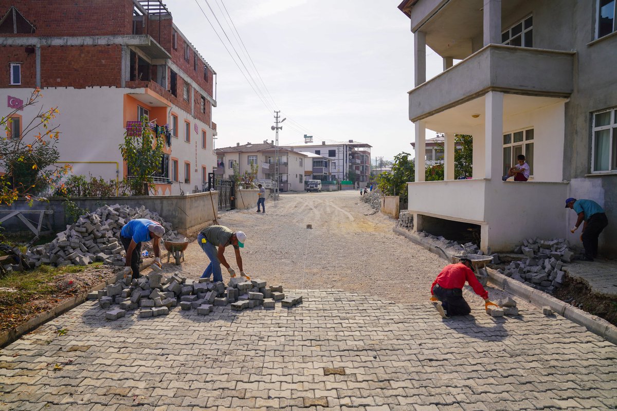 ErbaaBelediyesi's tweet photo. Ekiplerimiz Ziya Gökalp Mahallesi Barış Sokak'ta  parke yol çalışmalarını sürdürüyor. Şehrimizin cadde ve sokaklarını modern ve konforlu hale getirmek için aralıksız çalışmaya devam ediyoruz.
#ertugrulkaragol
#erbaabelediyesi
#erbaa
#üretkenbelediyecilik https://t.co/6QrqwvtCwJ