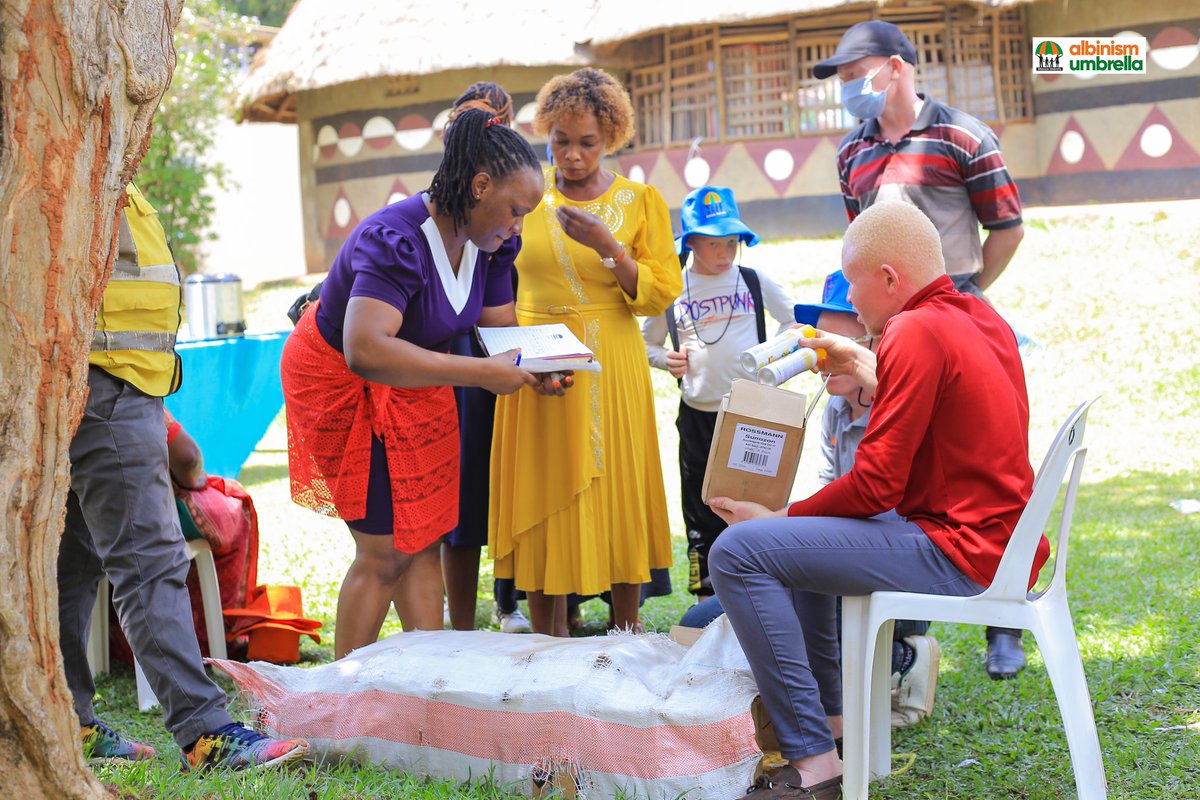 albinismumbrell's tweet photo. Why sunscreen?
These products help prevent the skins of person with albinism from direct sunrays which is harmful to them and causes skin cancer. This is why there is need to make them not just affordable but readily available and accessible.
#AccessForAlbinism
#Inclusion https://t.co/vrSET2fTrL